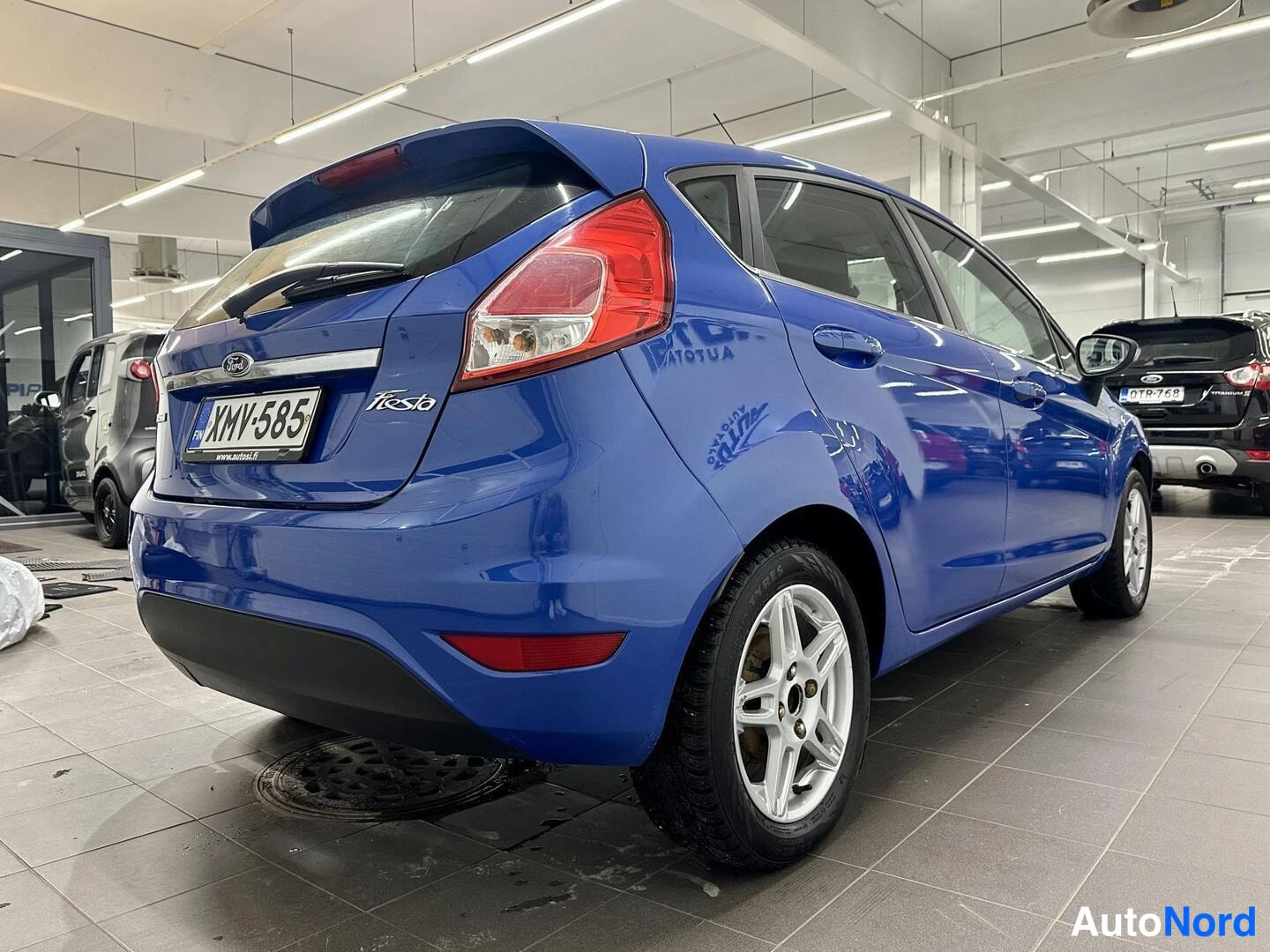 Sininen Ford Fiesta 2013, takaviisto, kuva 4