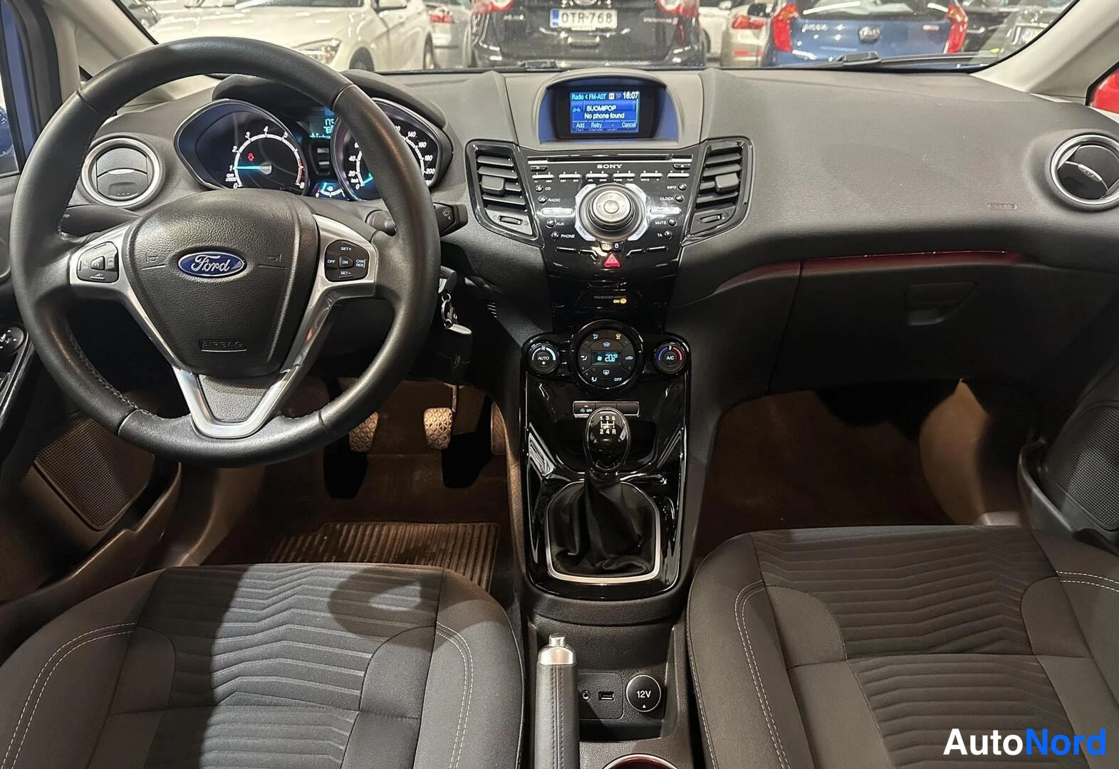 Sininen Ford Fiesta 2013, kuva 6