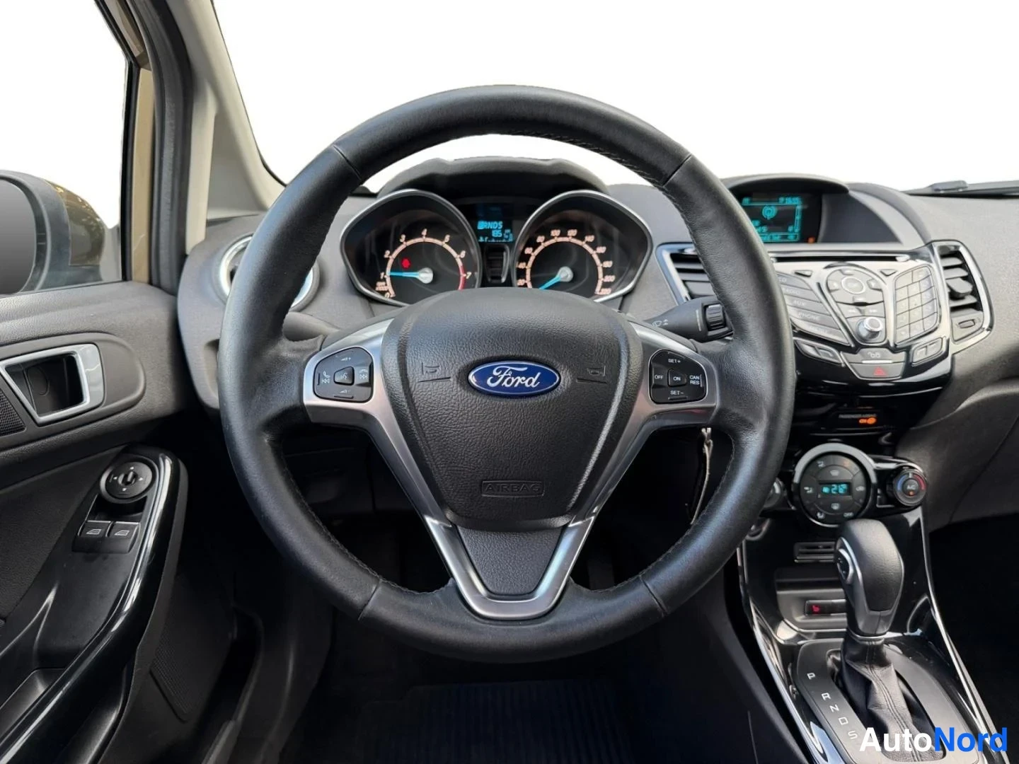 Beige Ford Fiesta 2015, kuva 15