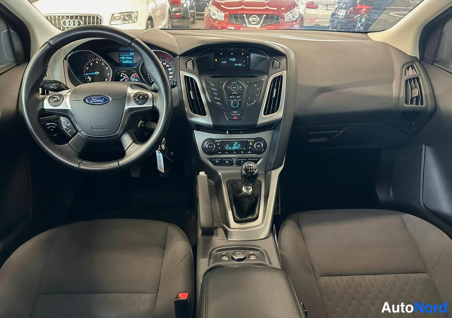 Sininen Ford Focus 2015, kuva 6