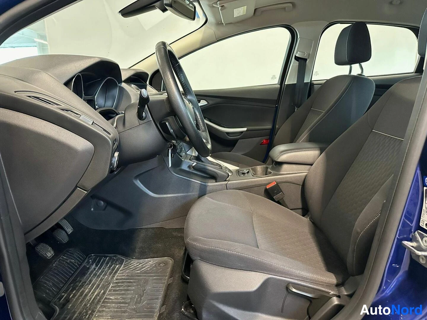 Sininen Ford Focus 2015, kuva 8