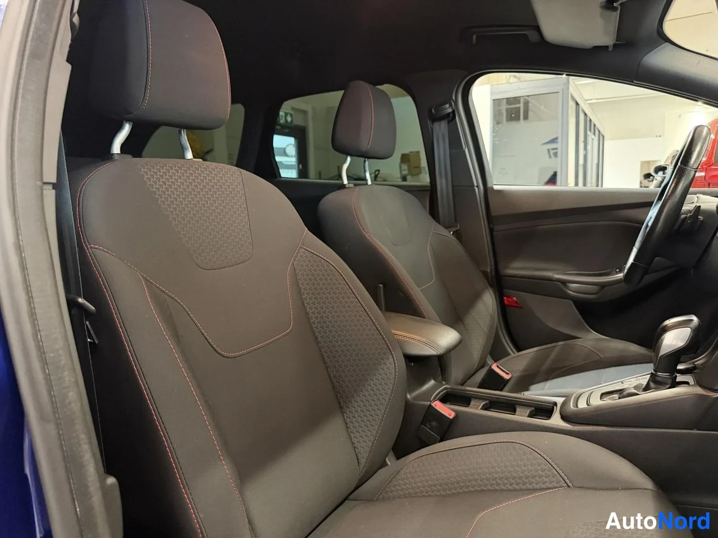 Sininen Ford Focus 2018, kuva 10