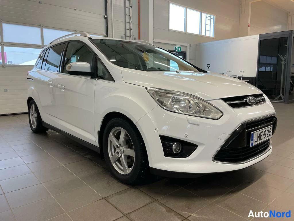 Valkoinen Ford Grand C-Max 2014, etuviisto, keula oikealle, kuva 5
