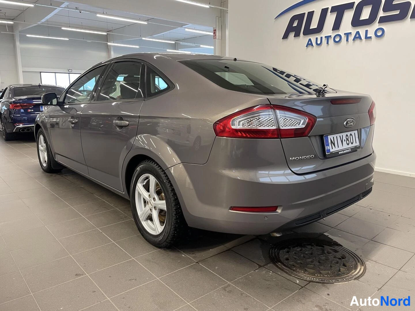 Harmaa Ford Mondeo 2013, takaviisto, kuva 4