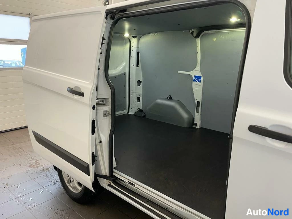 Valkoinen Ford Transit Custom 2018, sivulta, kuva 4