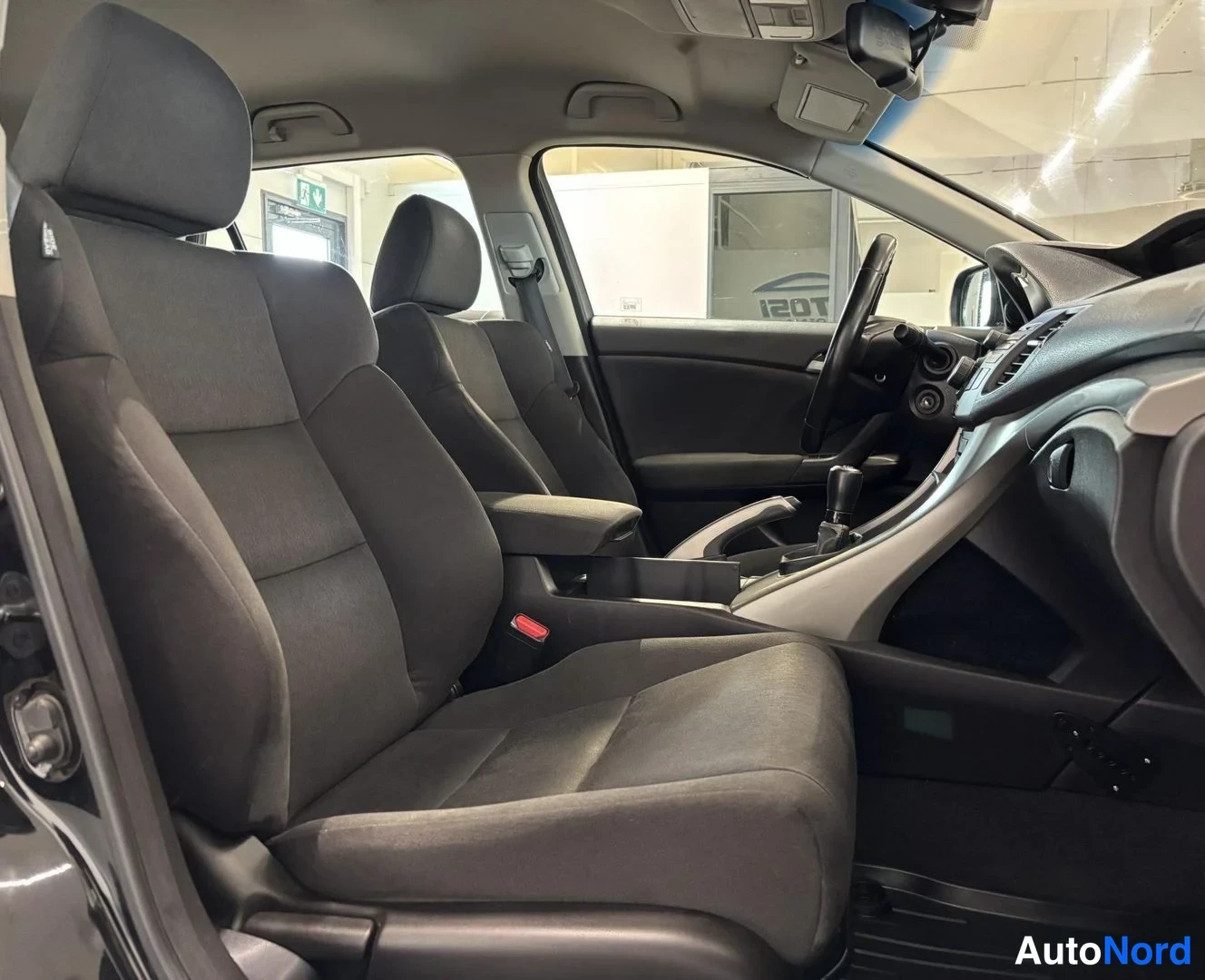 Musta Honda Accord Tourer 2008, kuva 11