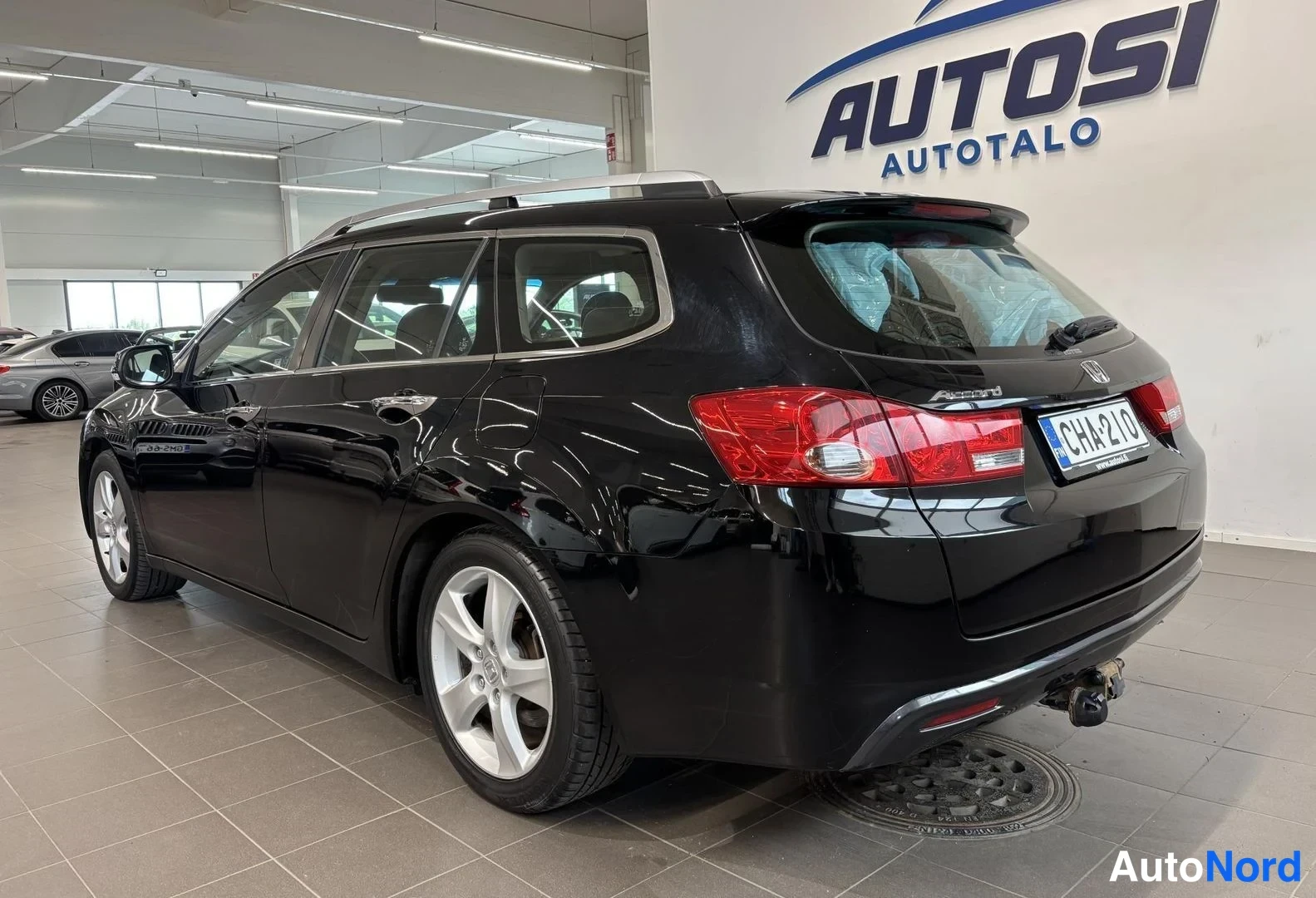 Musta Honda Accord Tourer 2008, takaviisto, kuva 5