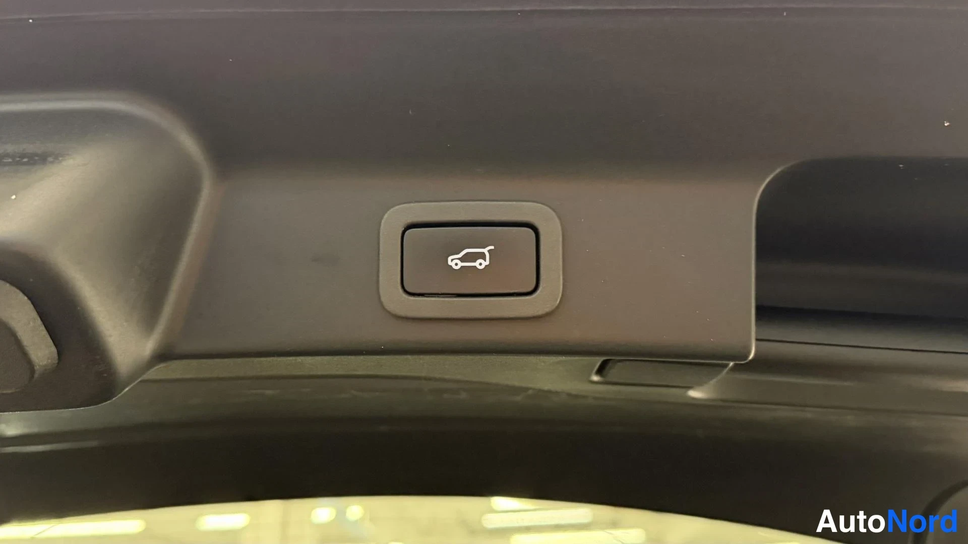 Musta Jaguar F-Pace 2017, kuva 12