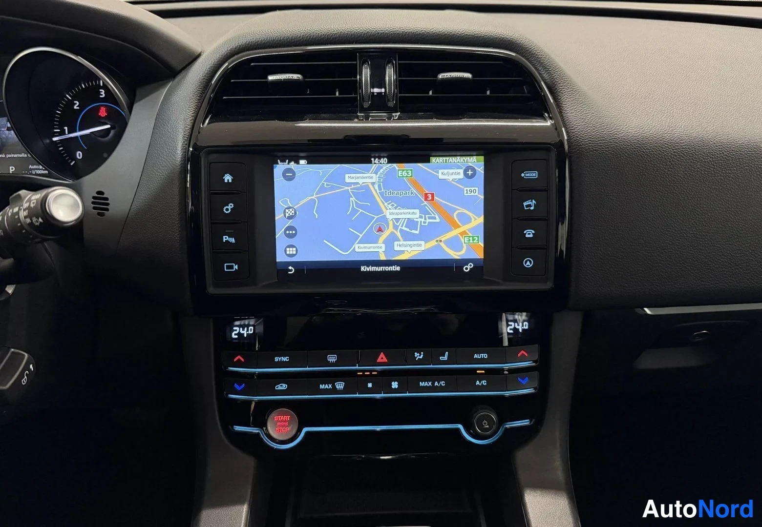 Musta Jaguar F-Pace 2017, kuva 17