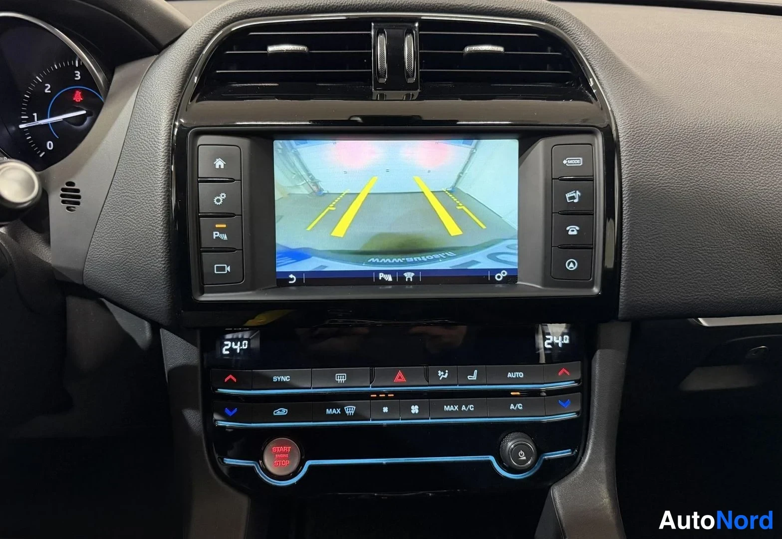 Musta Jaguar F-Pace 2017, kuva 20