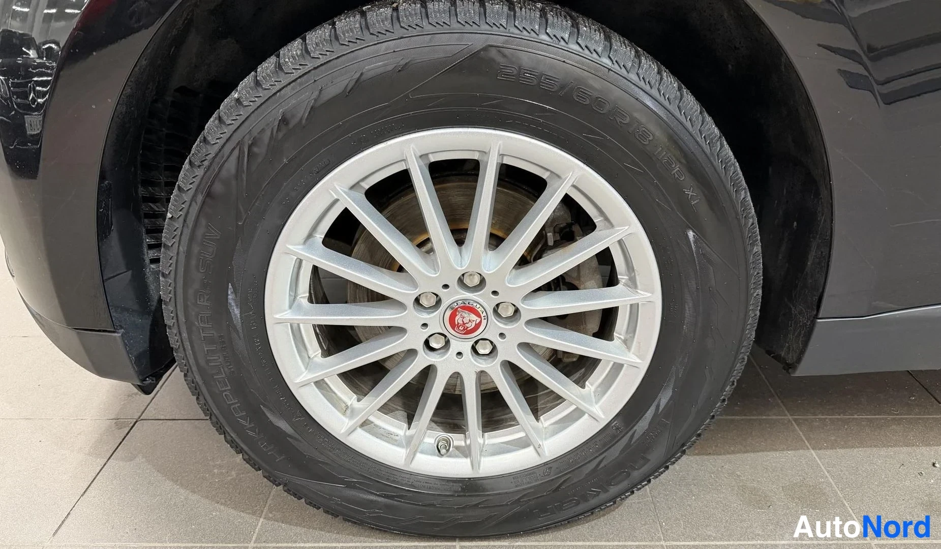 Musta Jaguar F-Pace 2017, kuva 18