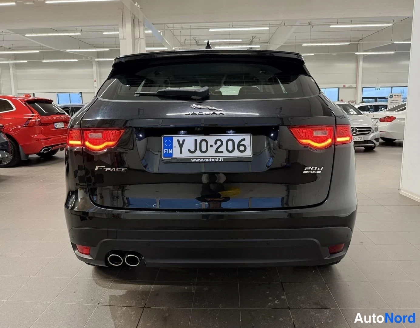 Musta Jaguar F-Pace 2017, takaa, kuva 7