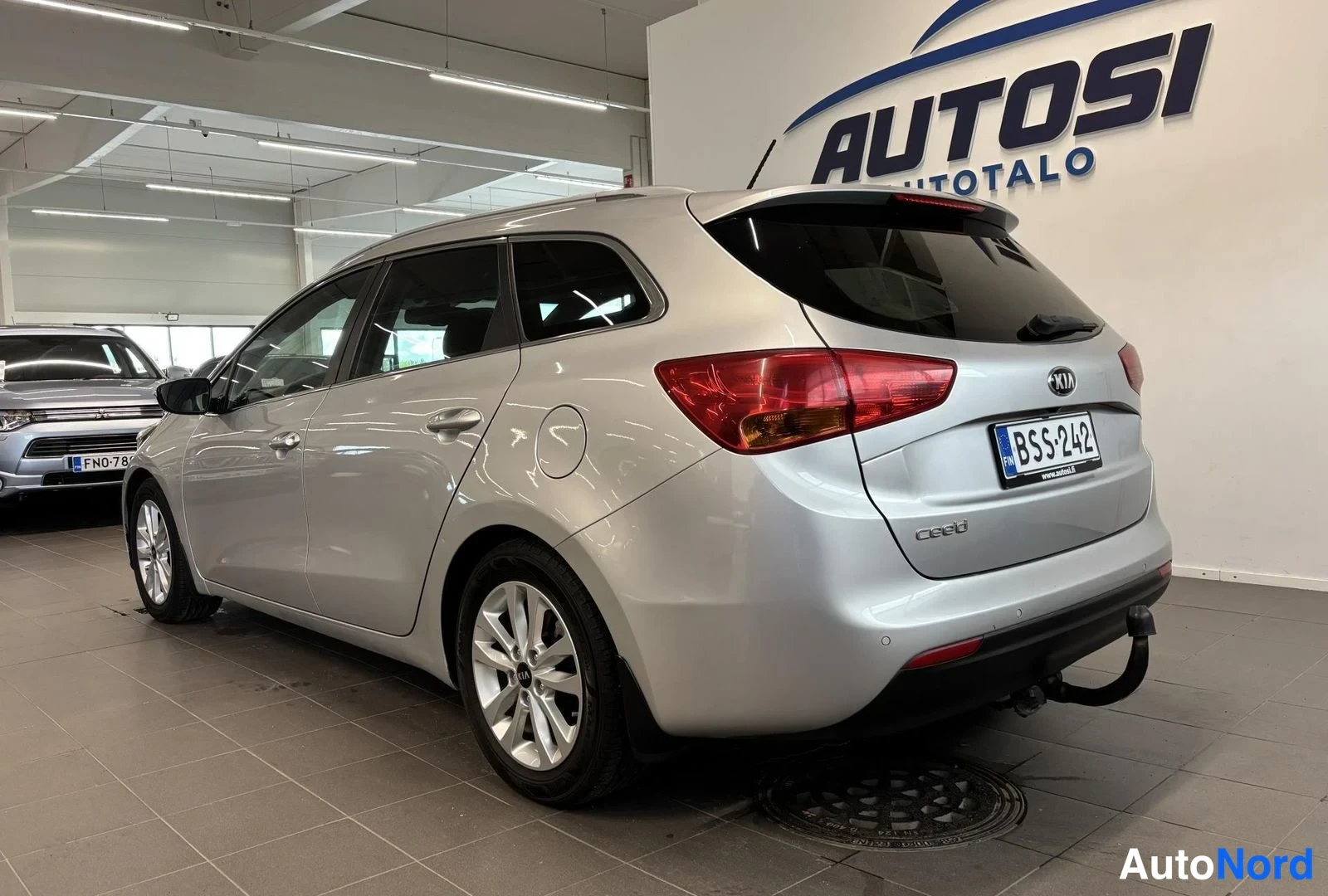 Hopea Kia Ceed 2015, takaviisto, kuva 4