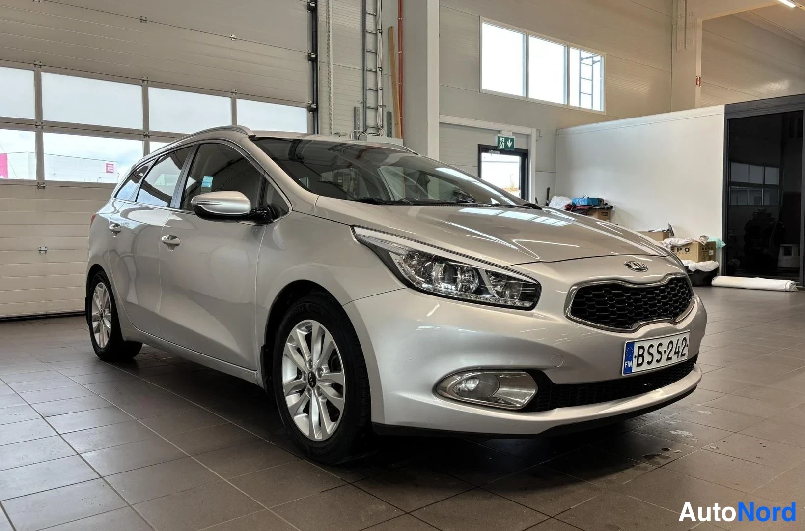 Hopea Kia Ceed 2015, etuviisto, keula oikealle, kuva 2