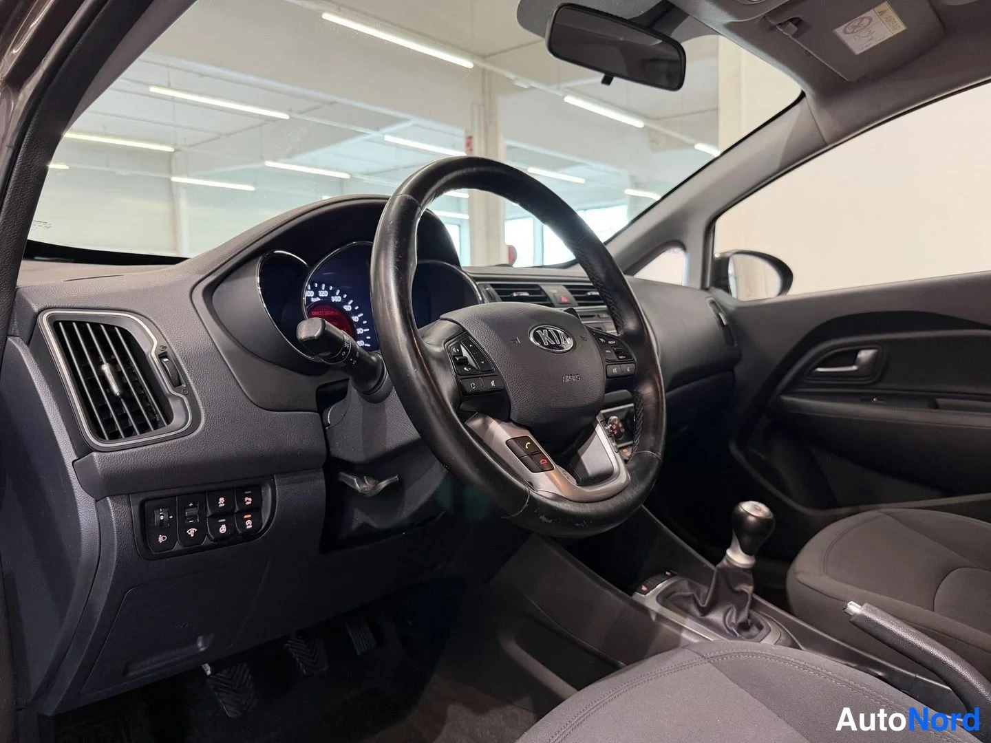 Ruskea Kia Rio 2016, kuva 14