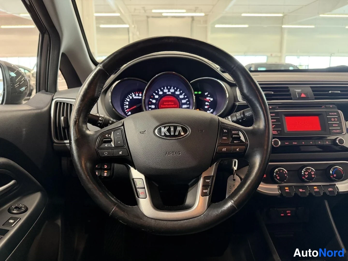 Ruskea Kia Rio 2016, kuva 16