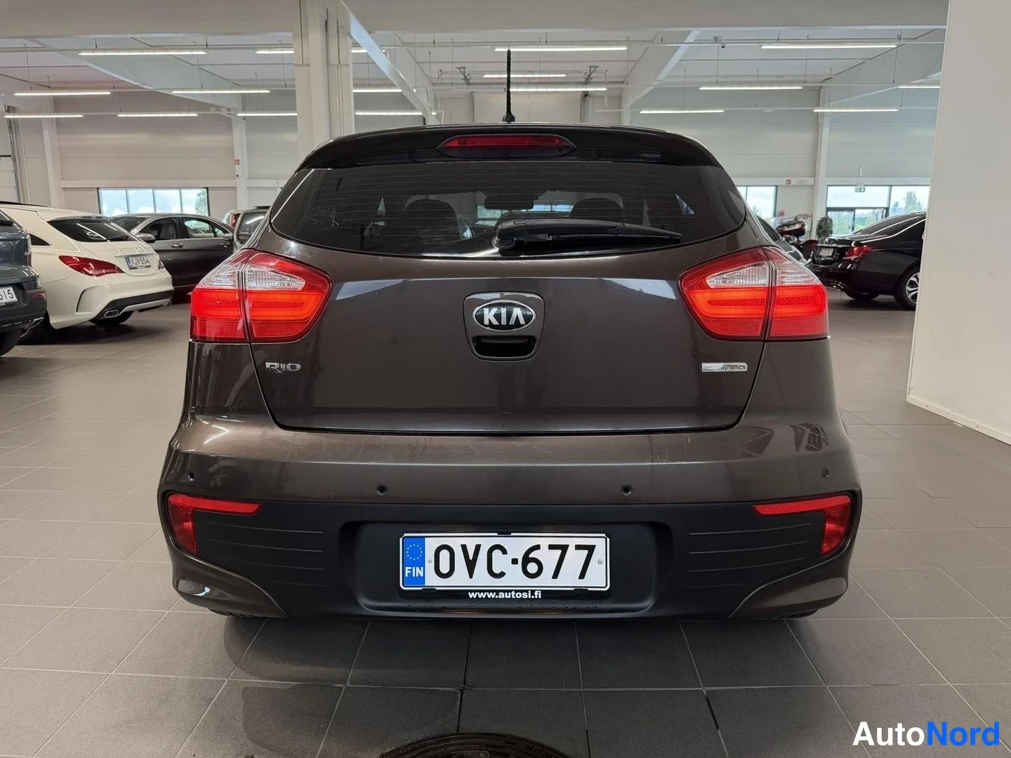 Ruskea Kia Rio 2016, takaa, kuva 6