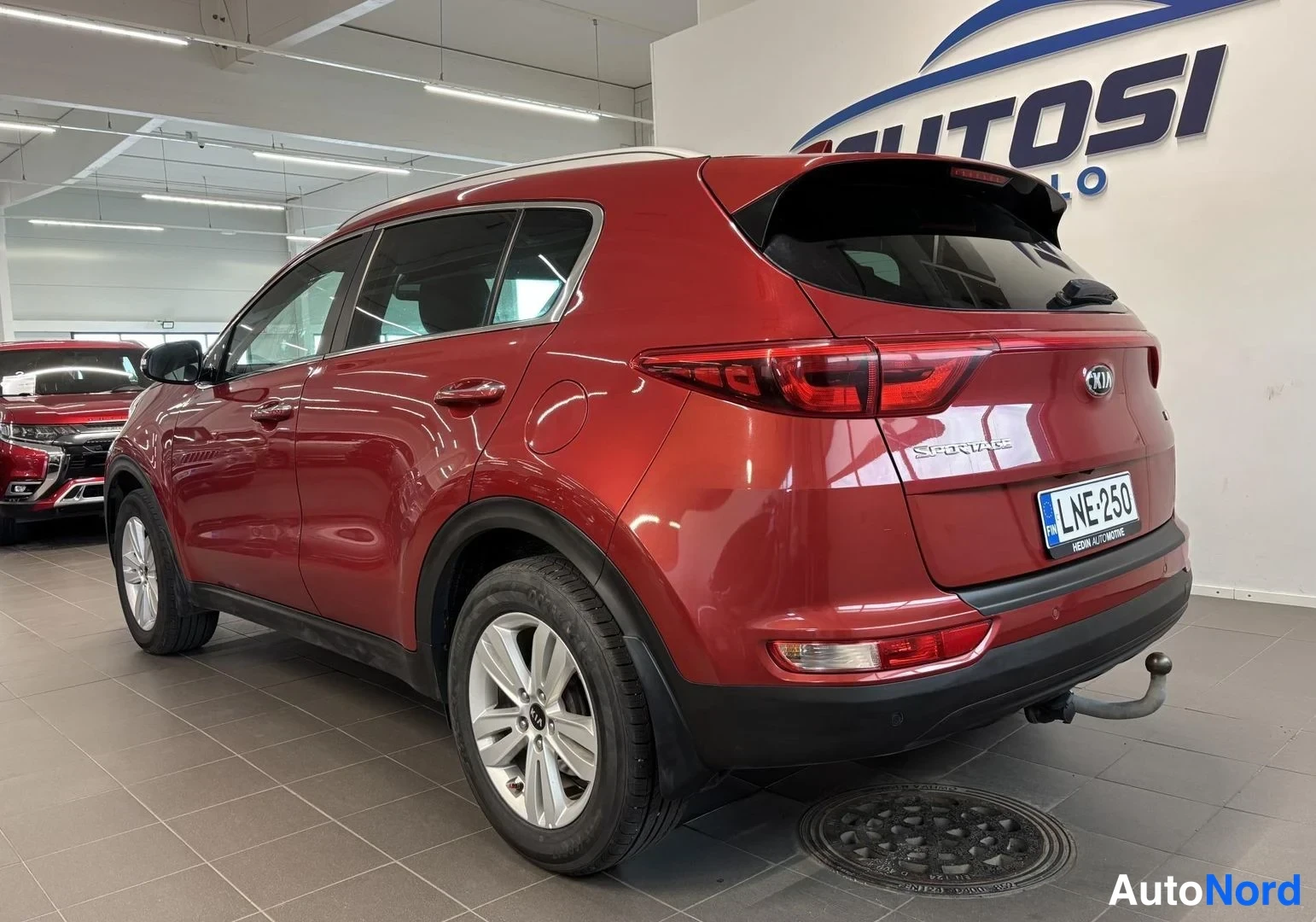 Punainen Kia Sportage 2016, takaviisto, kuva 4
