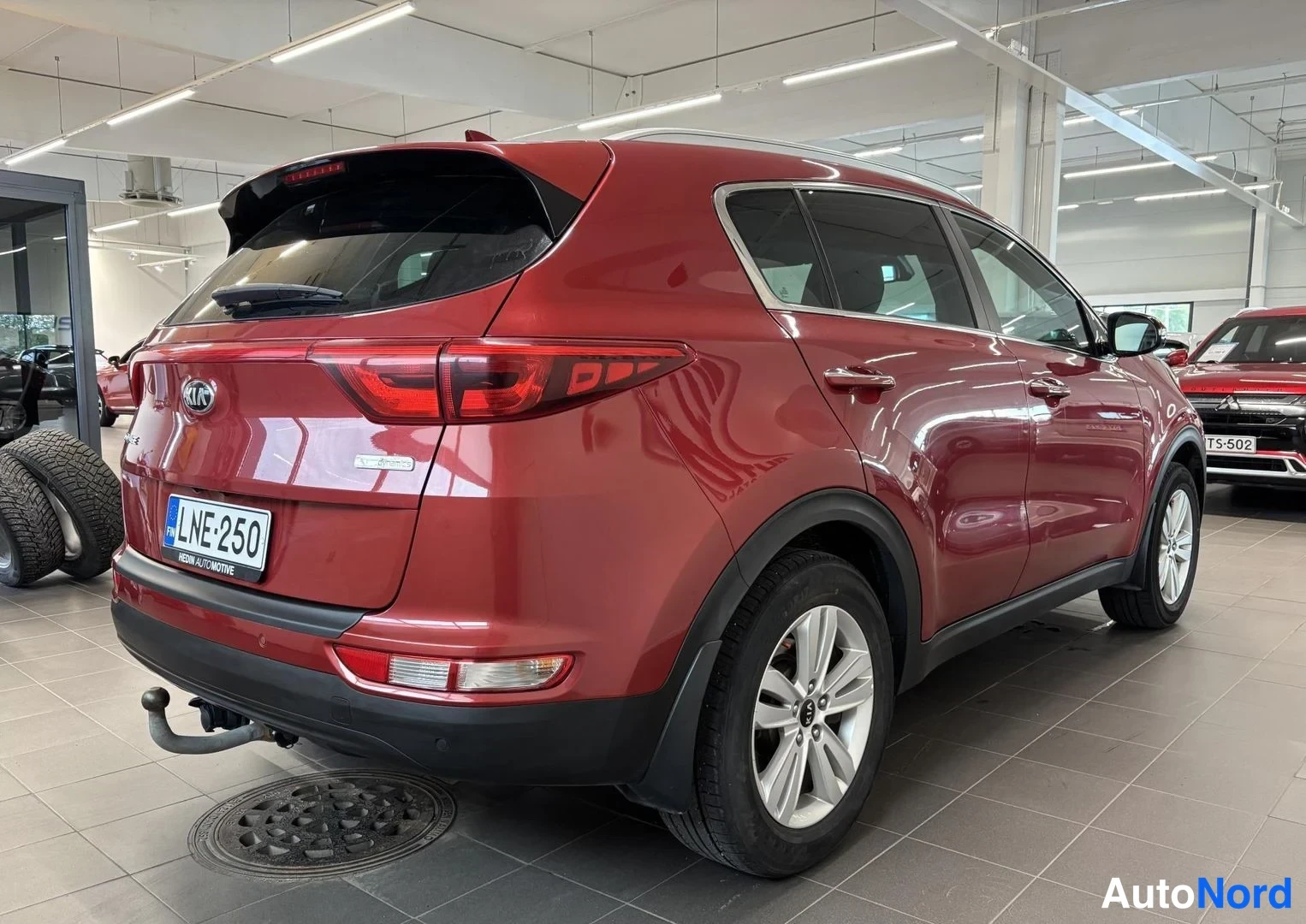 Punainen Kia Sportage 2016, takaviisto, kuva 5