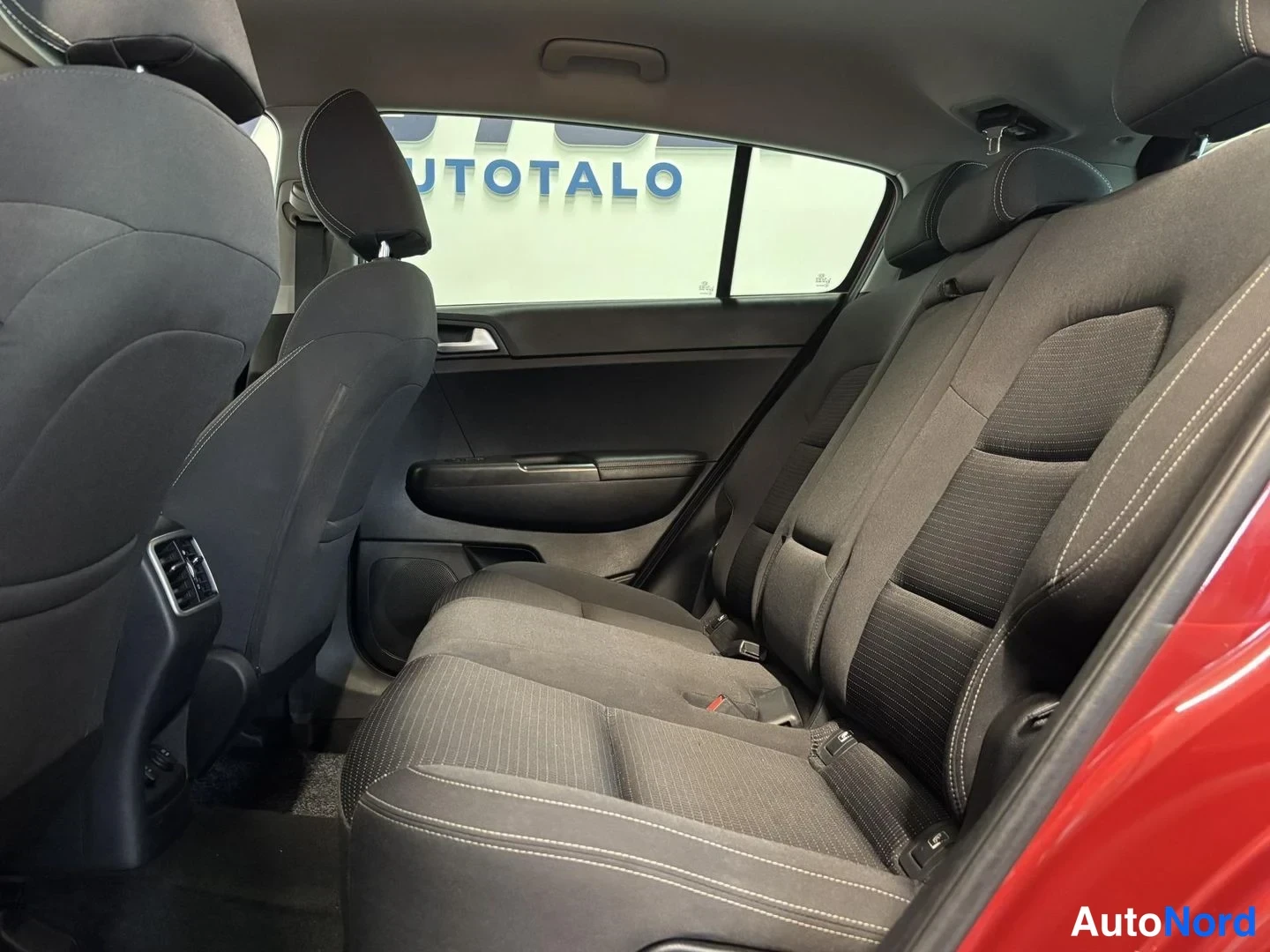 Punainen Kia Sportage 2016, kuva 9