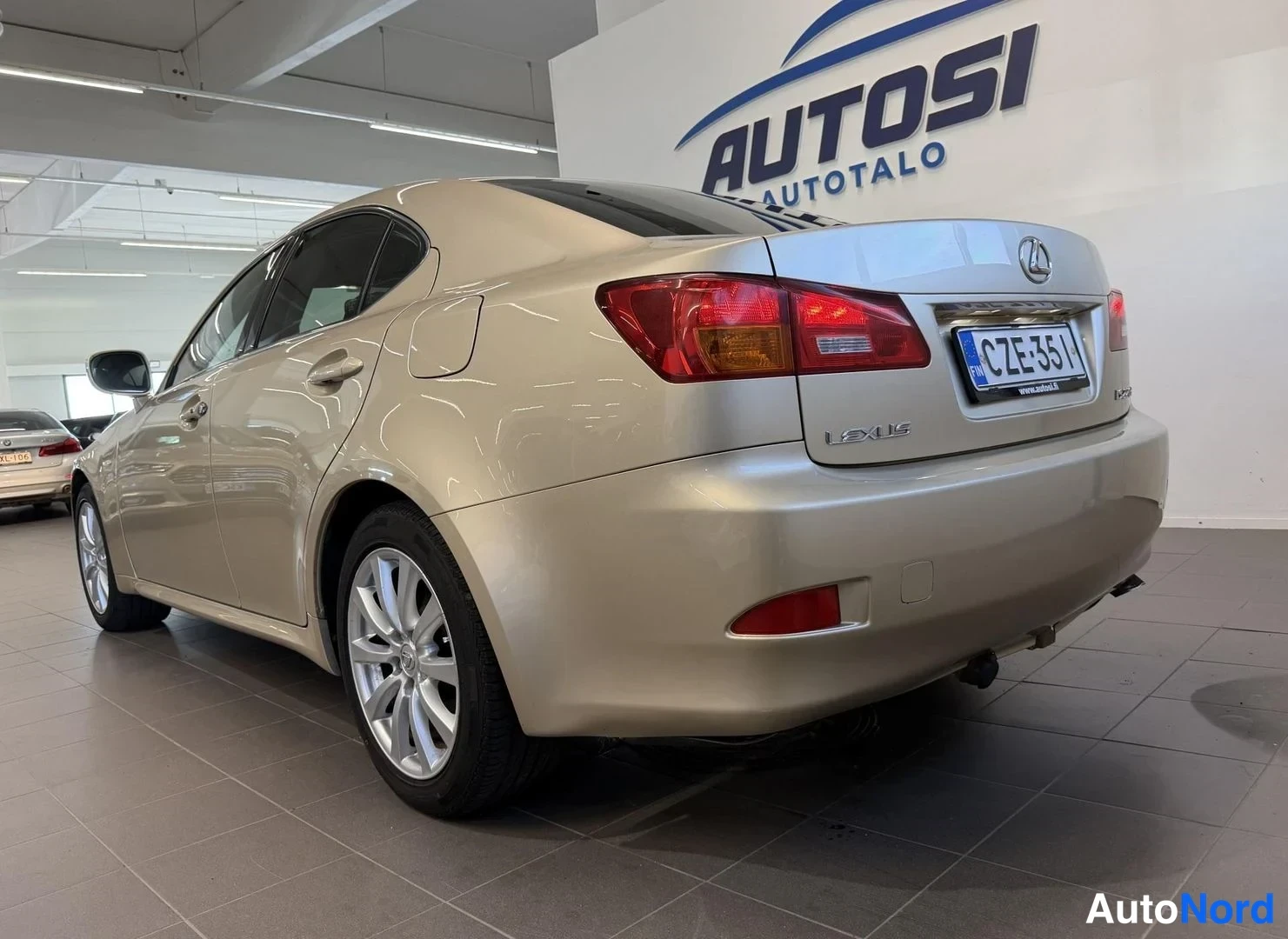 Beige Lexus IS 2006, takaviisto, kuva 4