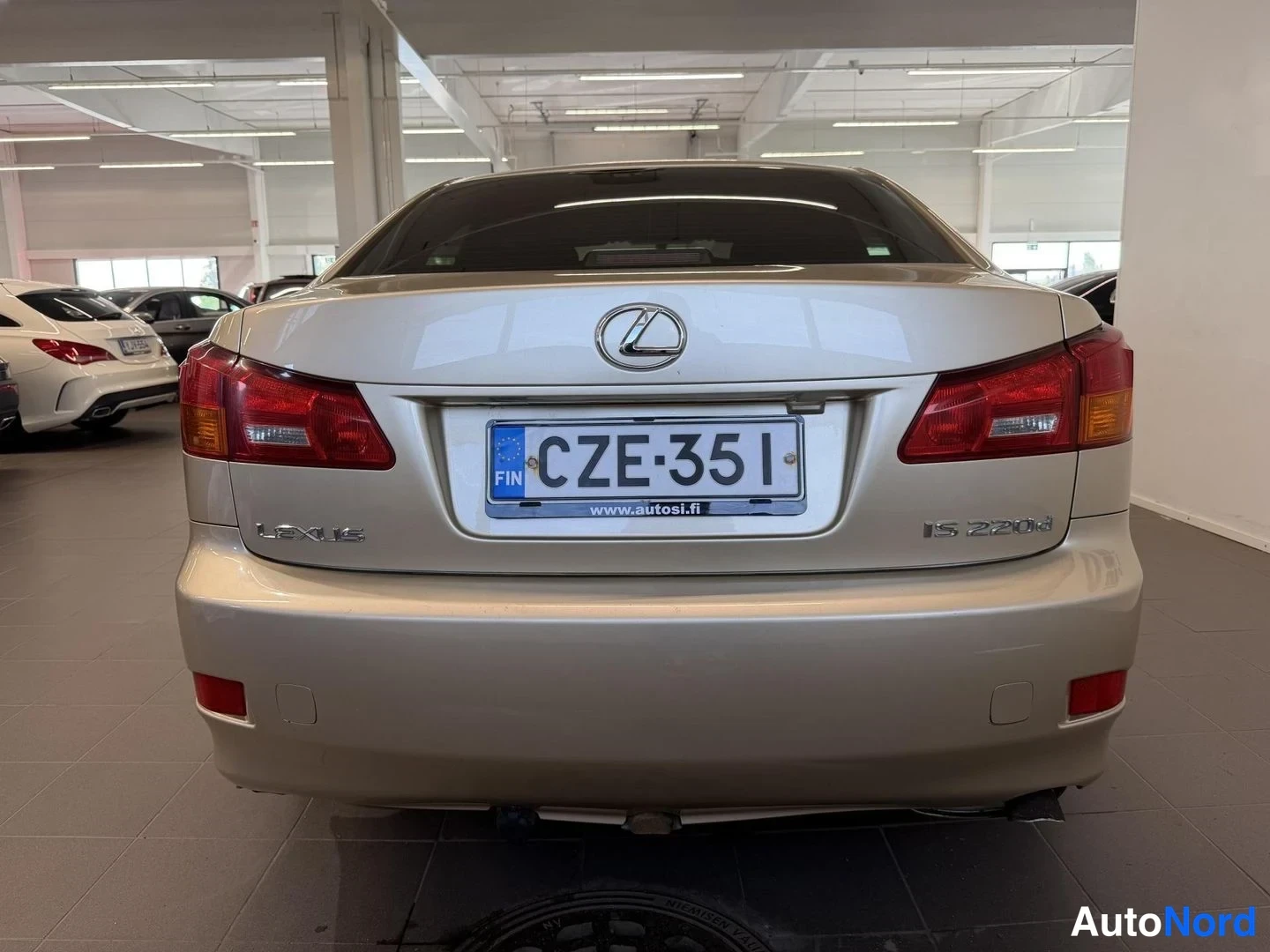 Beige Lexus IS 2006, takaa, kuva 6