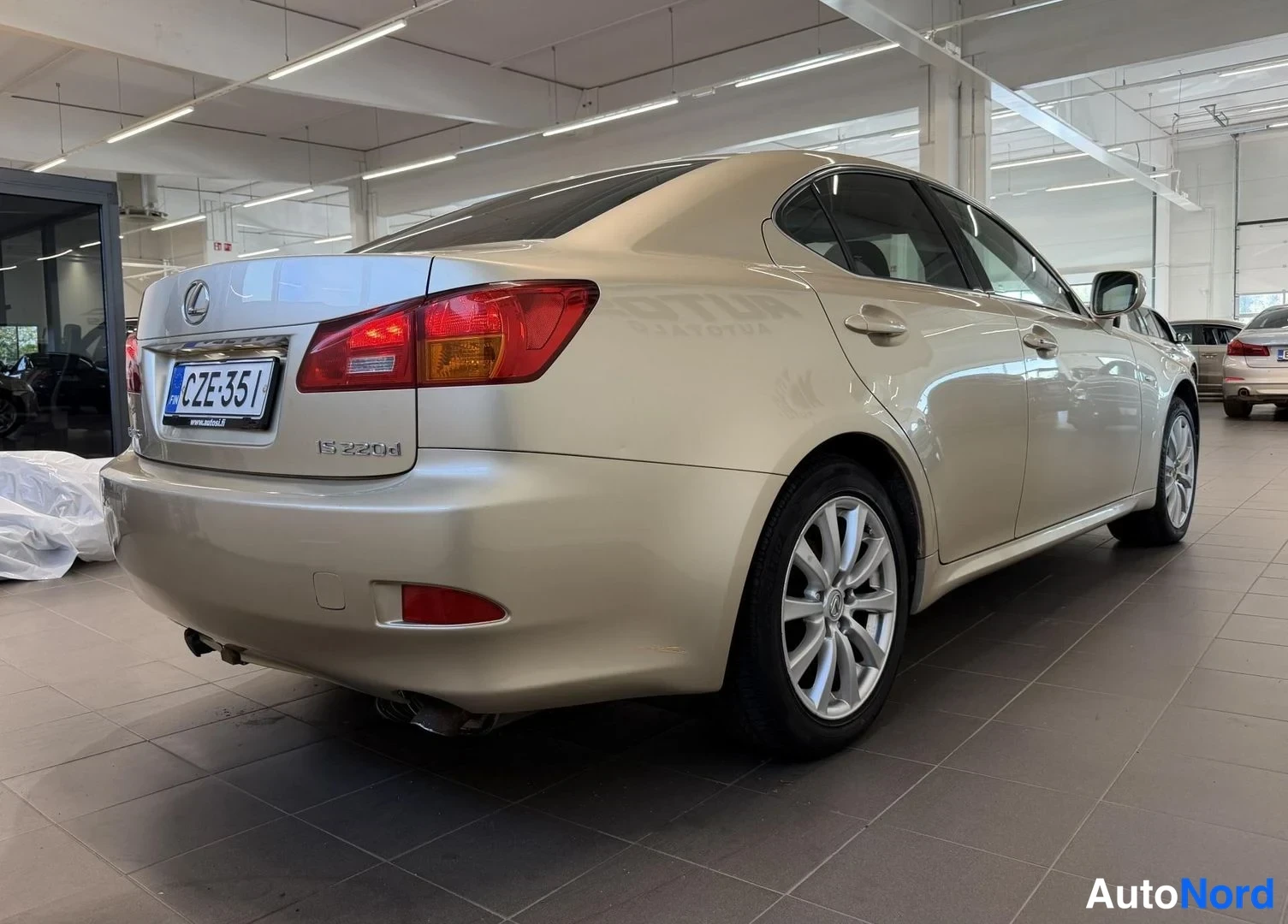 Beige Lexus IS 2006, takaviisto, kuva 5