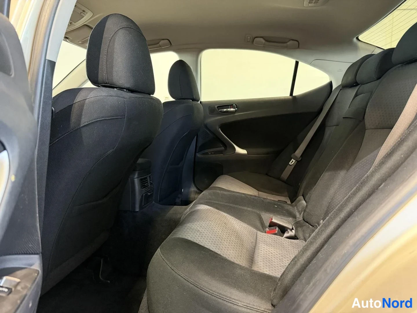 Beige Lexus IS 2006, kuva 16