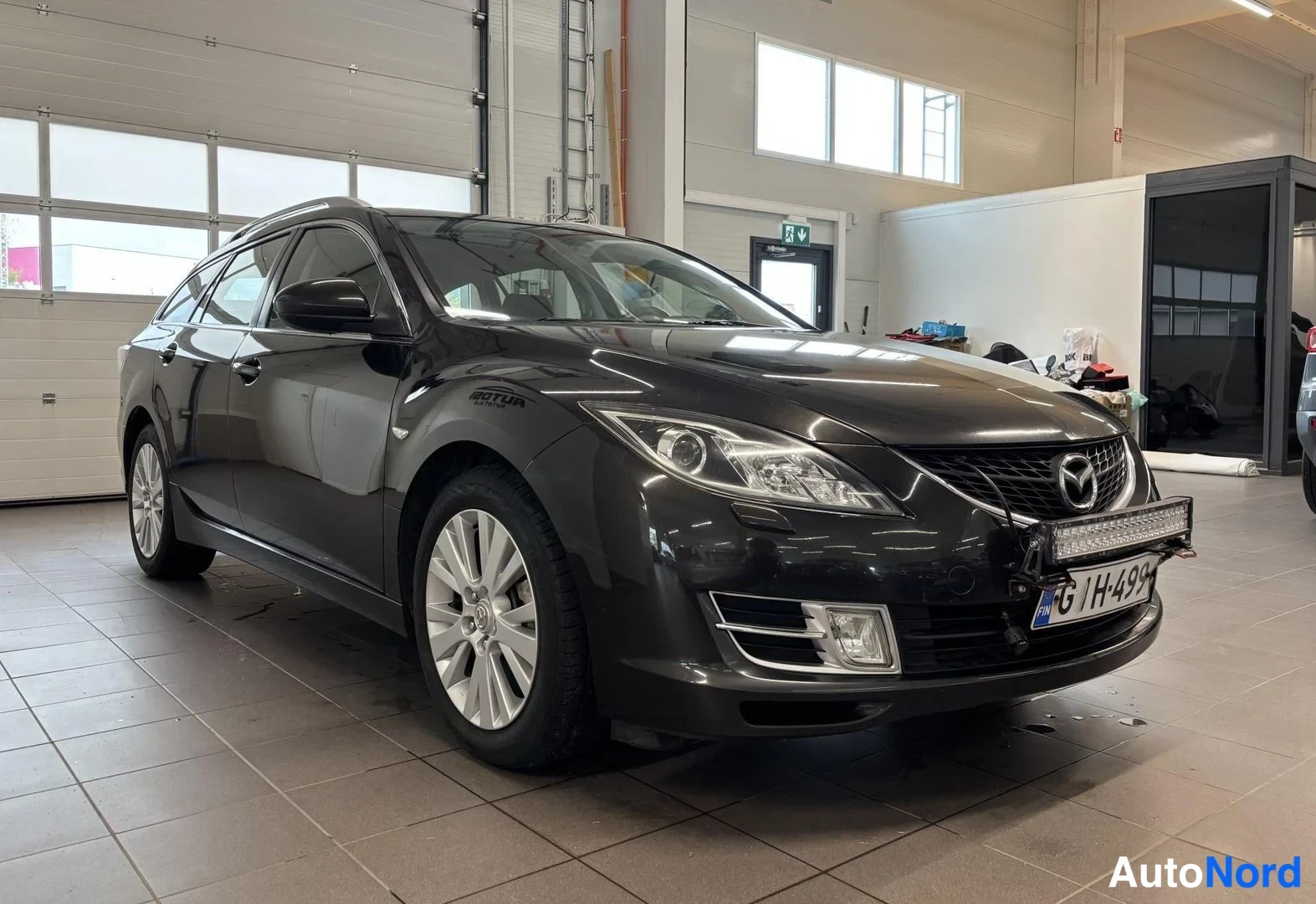 Harmaa Mazda 6 2010, etuviisto, keula oikealle, kuva 2