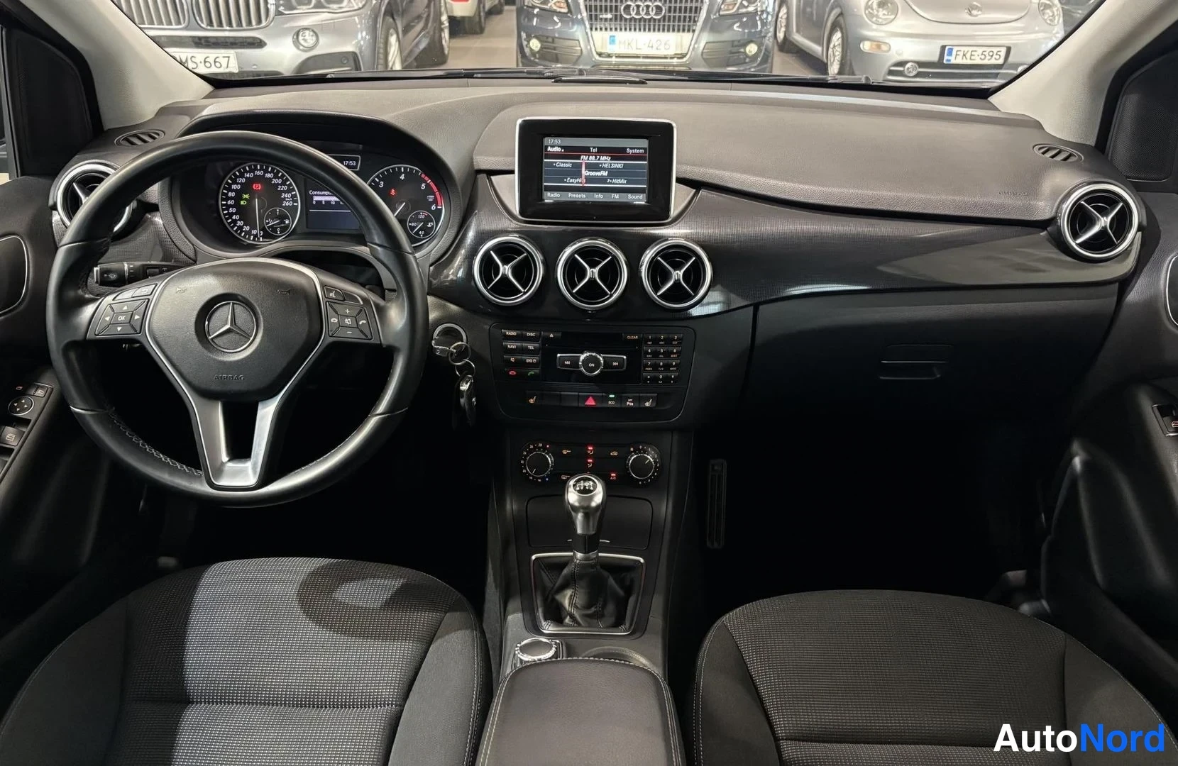 Musta Mercedes-Benz B 180 CDI 2014, kuva 10