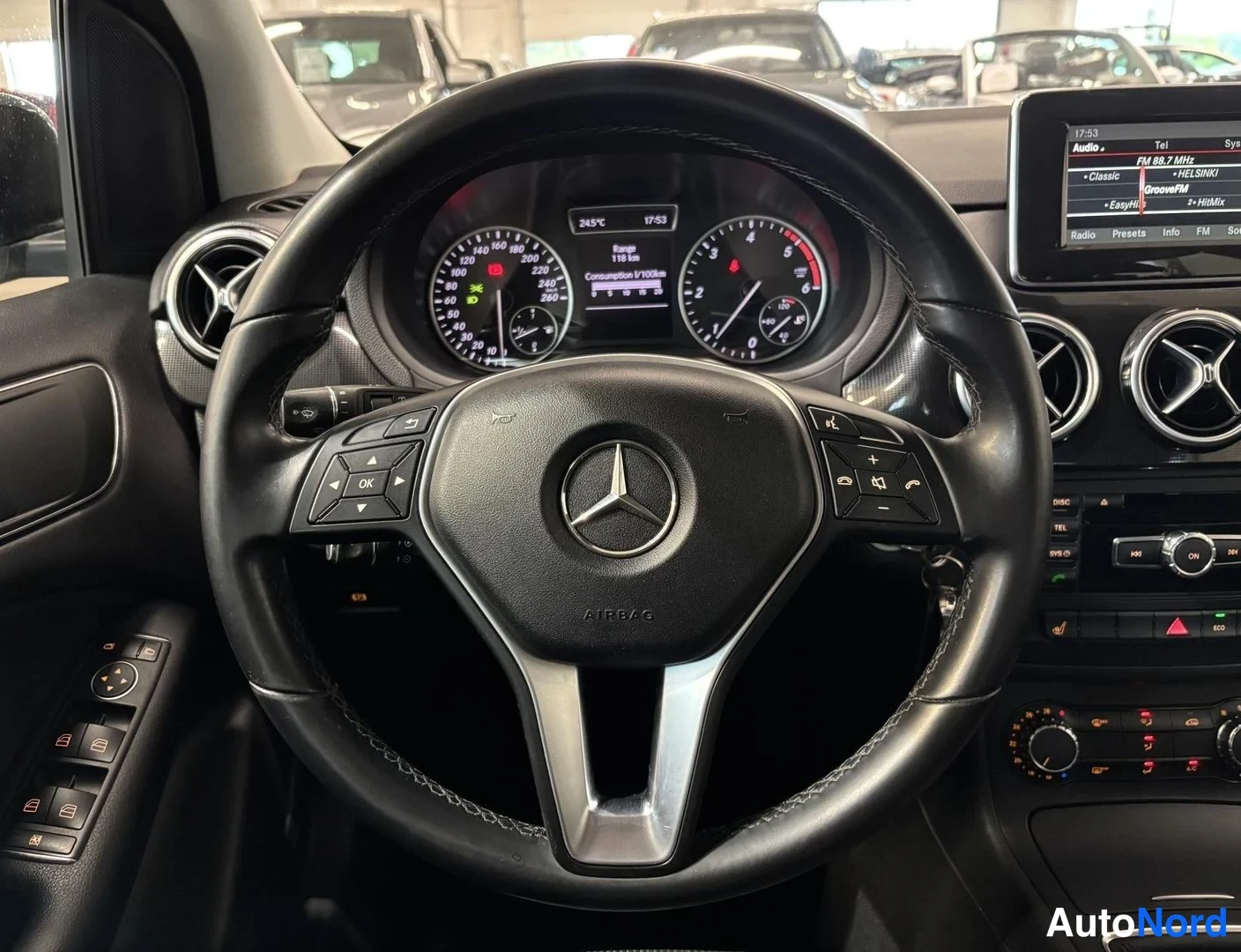 Musta Mercedes-Benz B 180 CDI 2014, kuva 11