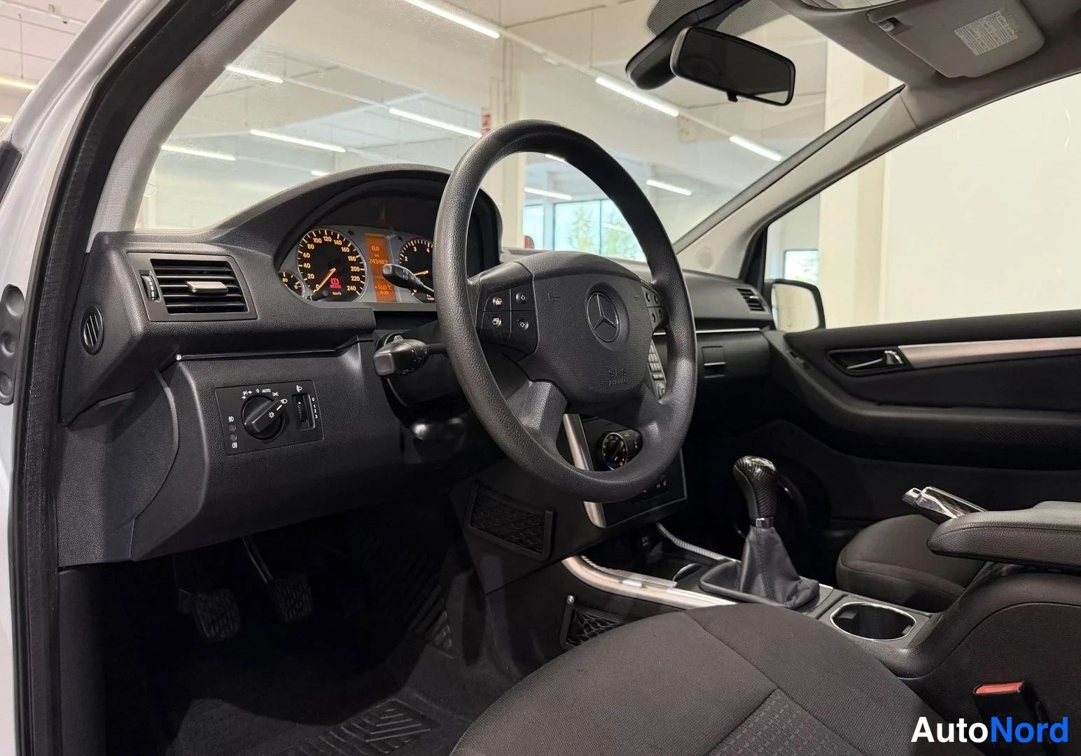 Harmaa Mercedes-Benz B 180 2010, kuva 12
