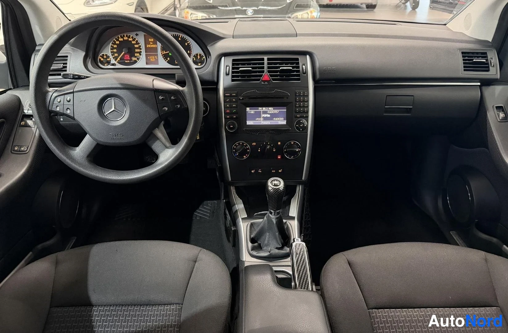 Harmaa Mercedes-Benz B 180 2010, kuva 13