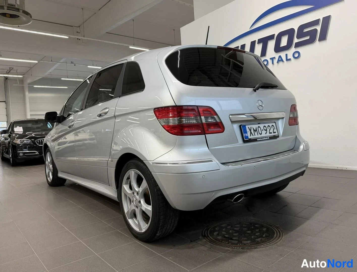 Harmaa Mercedes-Benz B 180 2010, takaviisto, kuva 4