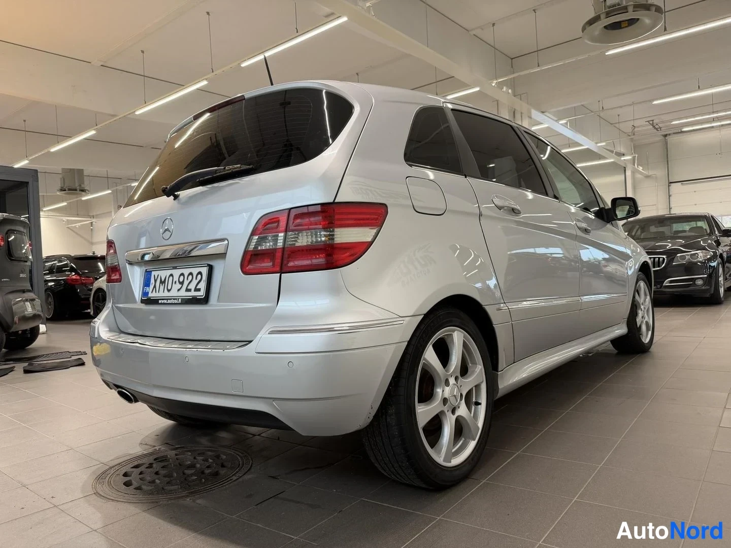 Harmaa Mercedes-Benz B 180 2010, takaviisto, kuva 5