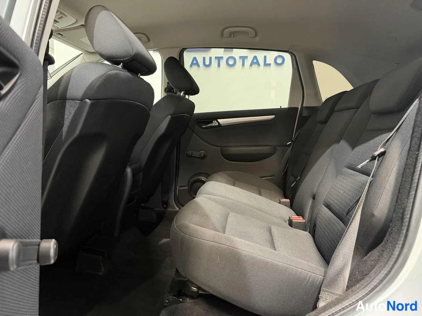Harmaa Mercedes-Benz B 180 2010, kuva 9