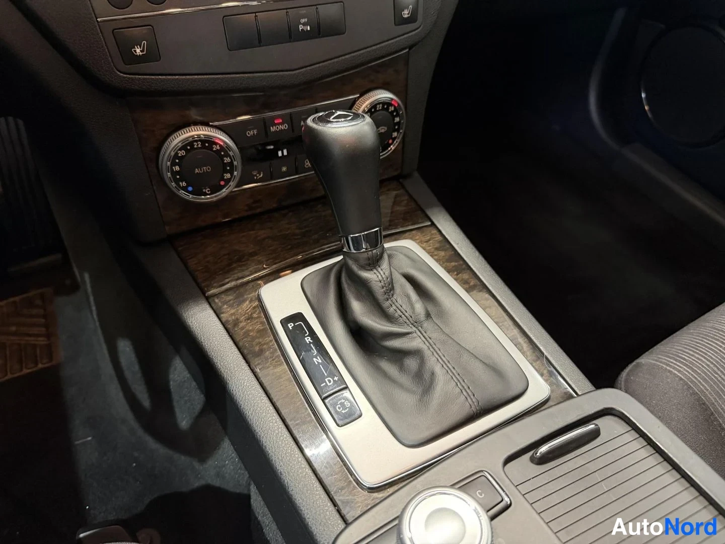 Musta Mercedes-Benz C 180 2010, kuva 14