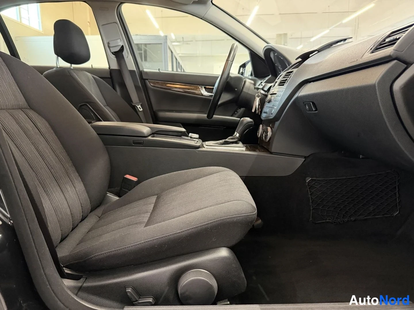 Musta Mercedes-Benz C 180 2010, kuva 16