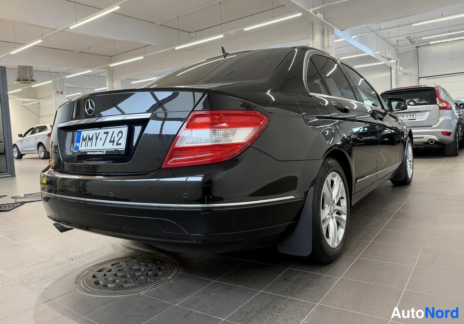 Musta Mercedes-Benz C 180 2010, takaviisto, kuva 5