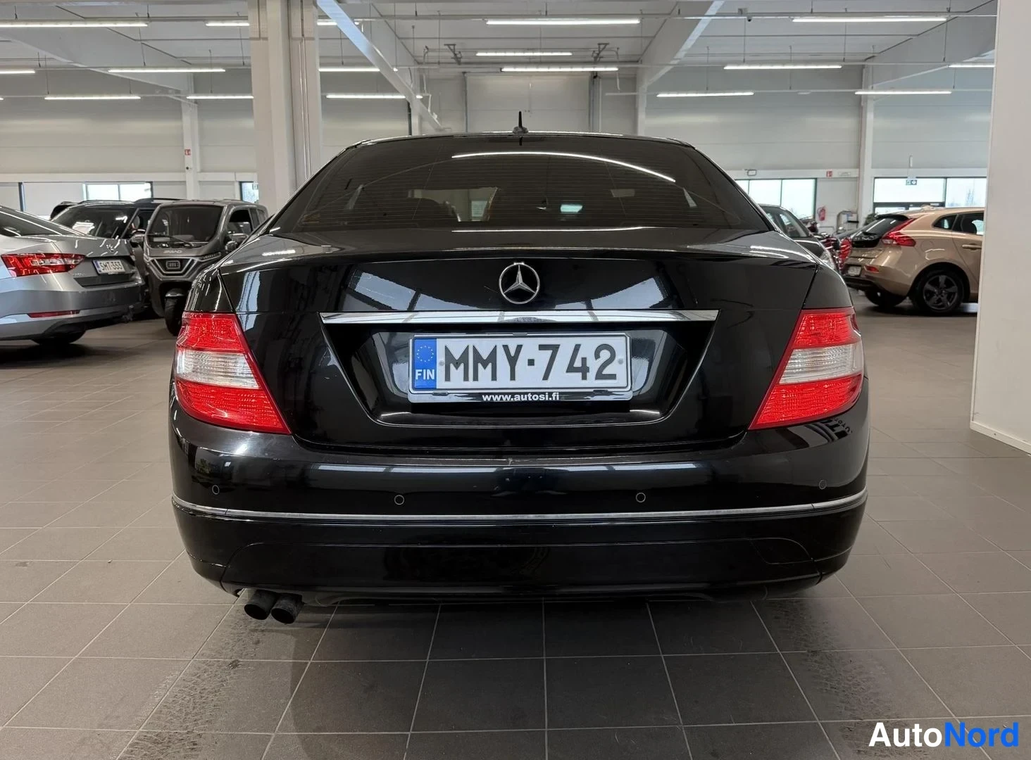 Musta Mercedes-Benz C 180 2010, takaa, kuva 6