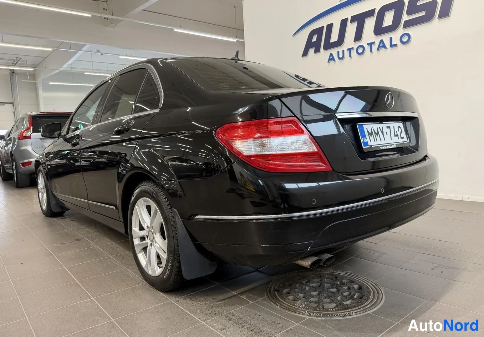 Musta Mercedes-Benz C 180 2010, takaviisto, kuva 4