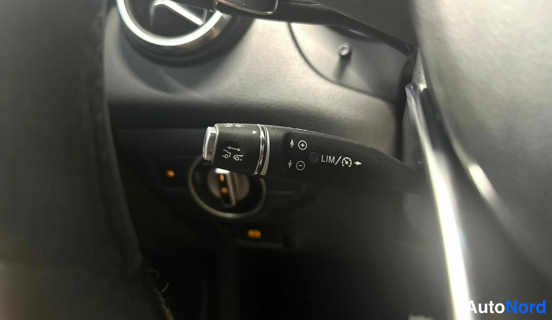 Valkoinen Mercedes-Benz CLA 45 2016, kuva 15