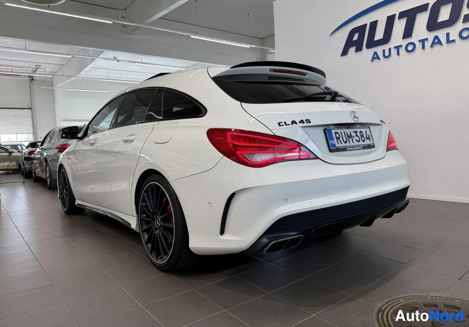 Valkoinen Mercedes-Benz CLA 45 2016, takaviisto, kuva 4