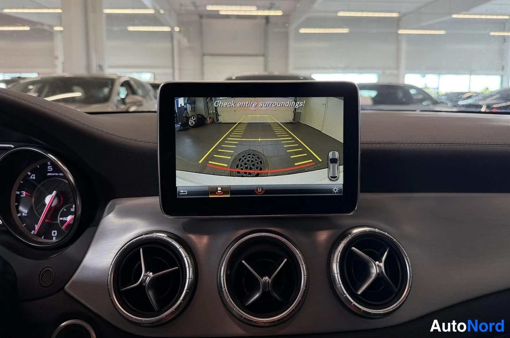 Valkoinen Mercedes-Benz CLA 45 2016, kuva 20