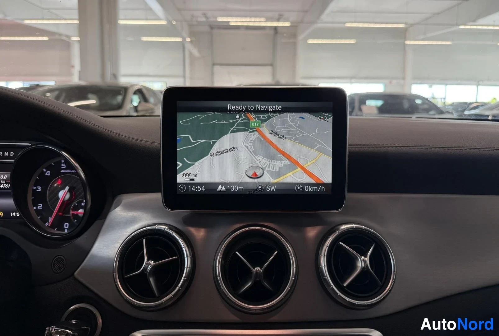 Valkoinen Mercedes-Benz CLA 45 2016, kuva 21