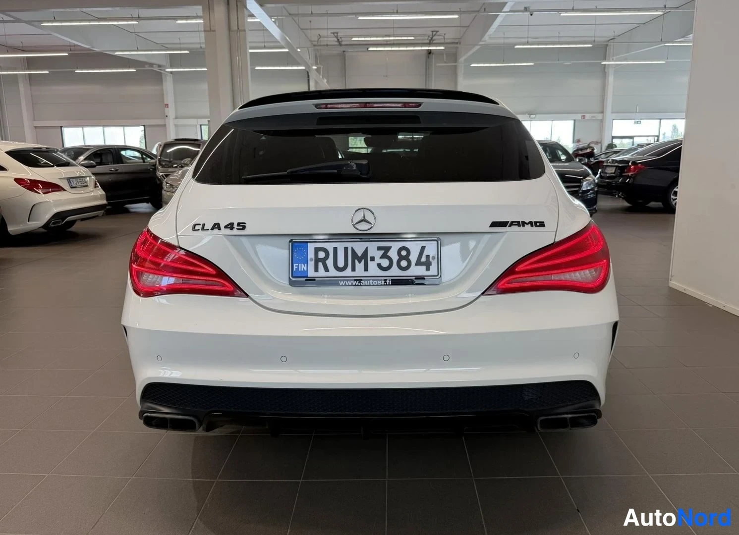 Valkoinen Mercedes-Benz CLA 45 2016, takaa, kuva 6