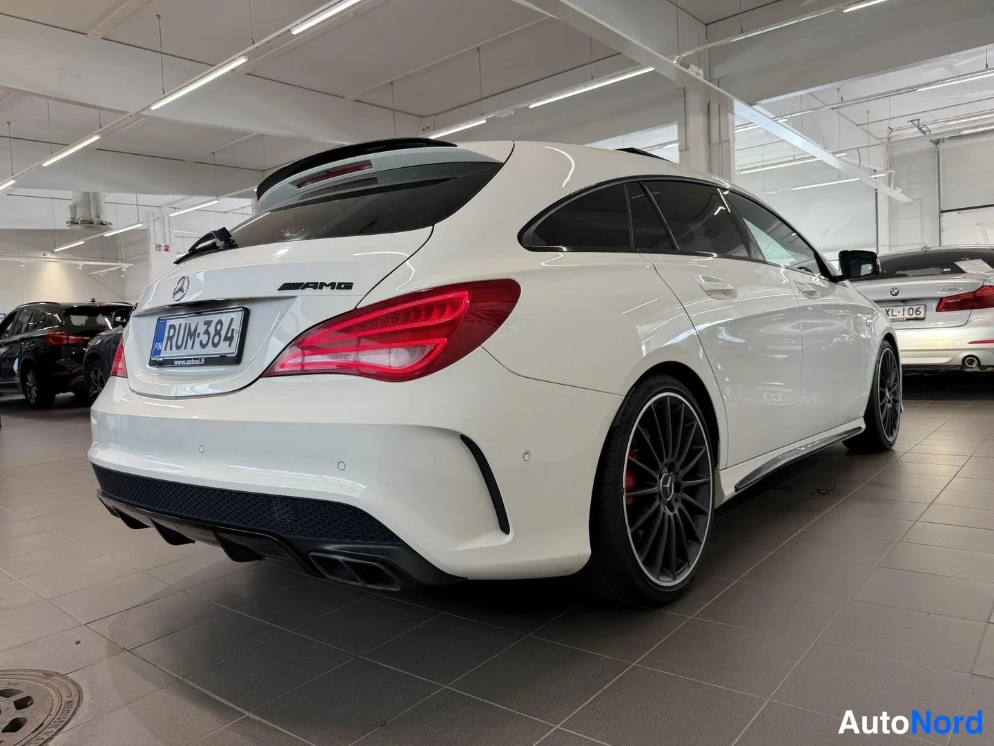 Valkoinen Mercedes-Benz CLA 45 2016, takaviisto, kuva 5