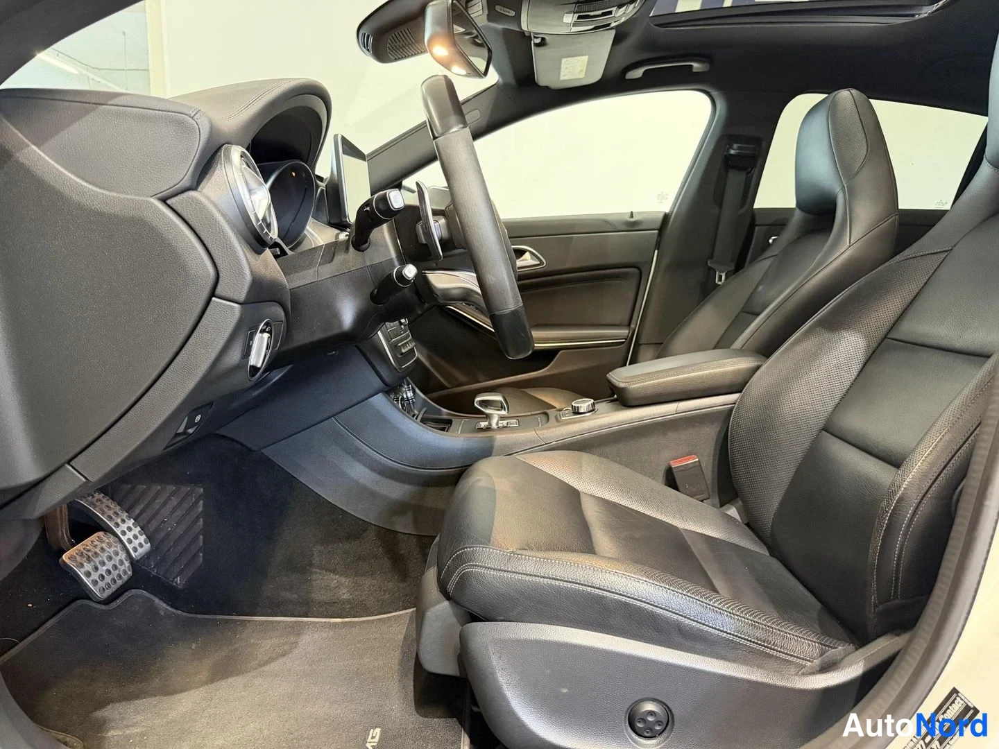Valkoinen Mercedes-Benz CLA 45 2016, kuva 8