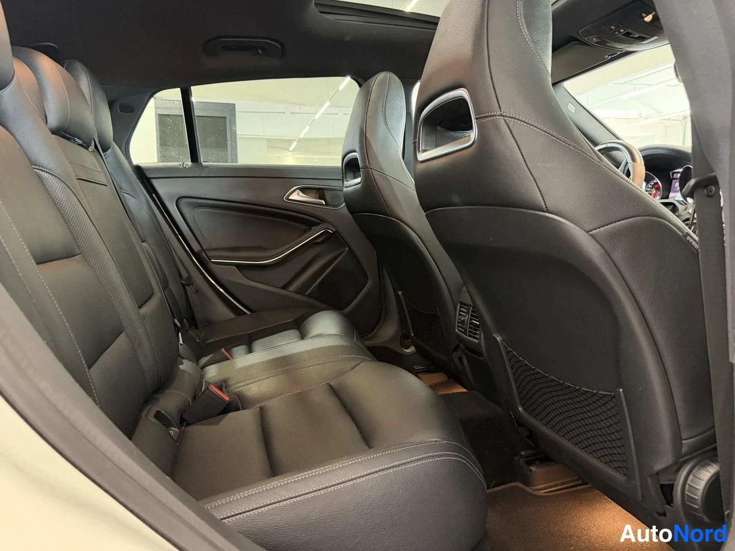Valkoinen Mercedes-Benz CLA 45 2016, kuva 11