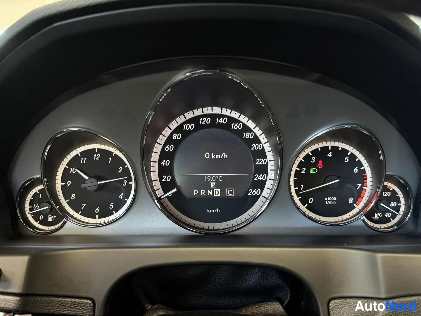 Harmaa Mercedes-Benz E 250 2010, kuva 18